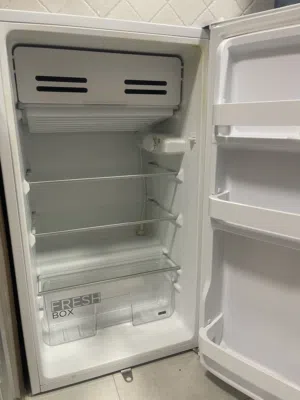 للبيع ثلاجة ميديا (Midea) 90 لتر