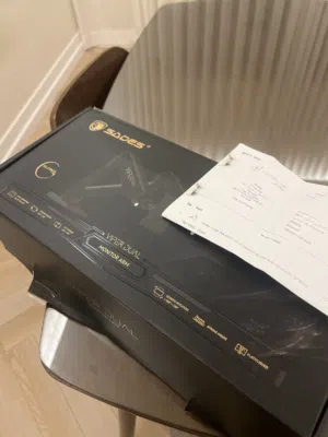 للبيع ستاند شاشتين شاريهم ب 18 دينار وماركب على شاشتي وببيعه ب 13 دينار مع كل ملتزماته