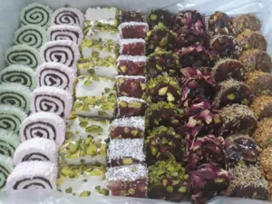 شيف حلويات متخصص بطبخ المن والسلوى والراحة التركية والسمسمية