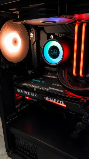 تجميعة قطع كمبيوتر للبيع (شاشة Acer Monitor + RTX 3070 + SSD + PSU)