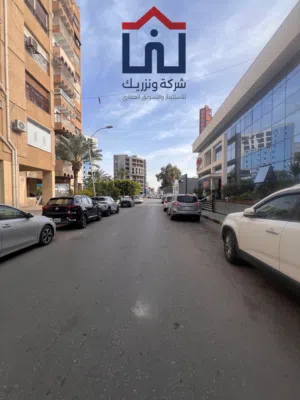 شقه للإيجار او البيع أمام حلويات العالم حجم كبير