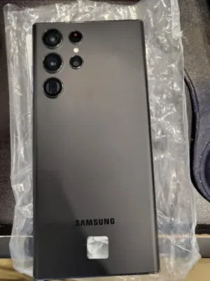 Samsung Galaxy S22 Ultra 5G 256 GB in Taiz