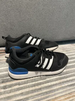حذاء رجالي نمره 40 adidas