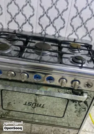 طباخ ايطالي نظيف