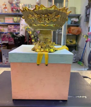 طبق اباجوره لتقديم الفواكه. كبير الحجم