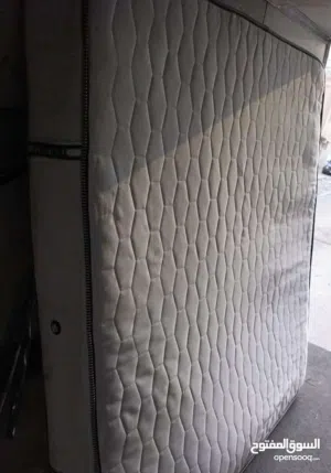 فرشة طبية مزدوجة 190× 170 ارتفاع 35 سم شبة جديدة نظيفة استخدام خفيف لسا كفالتها موجودة لون مميز سكني
