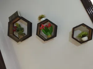 ثلاث وردات زينة للبيع مستعملة