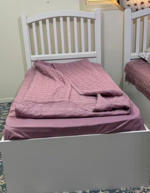 سرير عدد 3 بحاله ممتازه