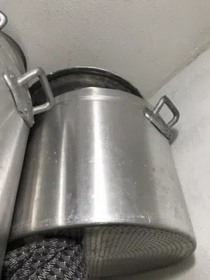 طنجرة عرس ترفع خروف ونص مش مستعمله من زمان ومفيهاش تعويج