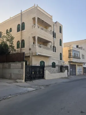 More than 6 bedrooms . 5+ Bathrooms . 450 m21