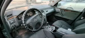 مرسدس عيون 2002