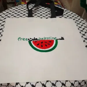 حقيبة tote bag مطرزة باليد بعلم فليسطين