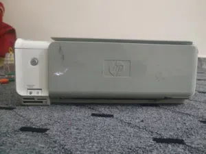 طابعه hp ماركه عالميه السعر مئه الف ريال يمني قابل لي تفاوض