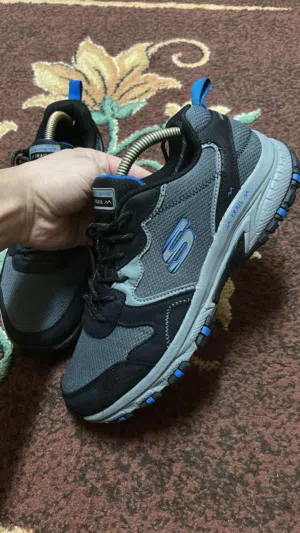 حذاء سكتشرز اصلي مقاس 43 بحالة الوكالة