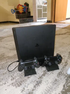 PS 4 slim نضيف