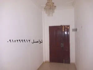 شقّة نظيفة بواجهتين بالدور الثاني بأبو نوّاس