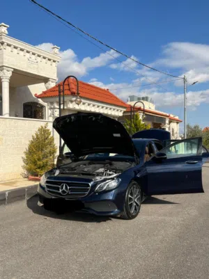 Mercedes E250 Night Package2020, مالك اول من الحره Metalli Navy Blue