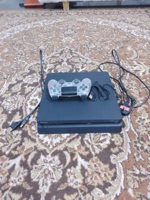 بلايستيشن 4 سلم مستعمل خمسة شهور نظيف مفتوح للتنظيف فقط المساحة ون تيرا بايت شغال مئة بالمئة