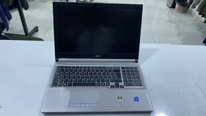 Fujitsu . Windows . 15.6"3