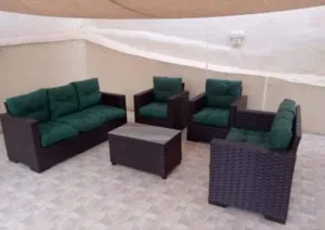 طقم رتان سباعي بني و فرش زيتي.