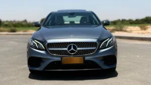 مرسيدس E300 موديل 2018 رمادي داخل بيج للبيع