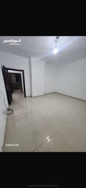 استديو فارغ ب شارع الجامعة