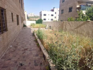 شقة ارضية للبيع في ام زويتينة