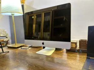 iMac 21.5 إنش - معالج Intel Core i7 - حالة جيد