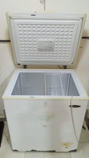 ثلاجه للبيع30ريال
