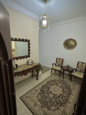 شقة للبيع وسط البلاد شارع الجمهوريه دور اول