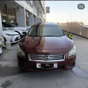 Maxima Nissan 2013 ' maroon 172k mileage