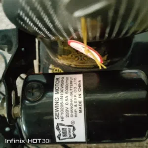 ماكينة خياطة