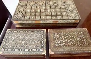 طقم طاولة (دمّة/طاولة) صندوق خشب صَدَفي