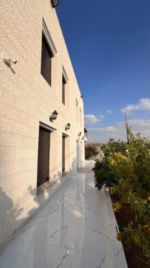 350 m2 4 Bedrooms Villa for Sale in Amman Naour