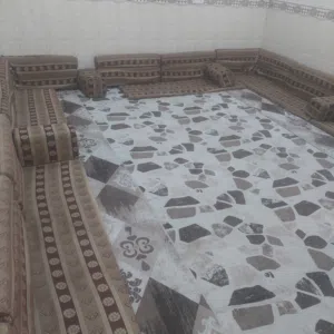 جلسات عربية عدد (اثنين ) مستخدمة