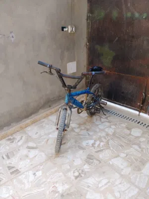 BMX-20دراجة نظيفه خاليه من العيوب مكانها طرابلس