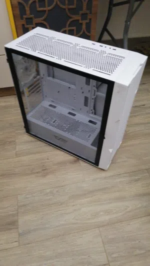 للبيع كيس مال كمبيوتر عطني سعرك ناسبني شيل مع 4 بانكات