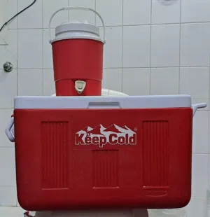 مبرد ماء كيب كولد كبيرة وصغيرة نظييفة وسليمة