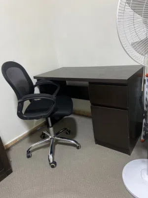 مكتب دراسة بحالة ممتازة