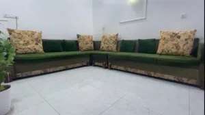 ديوان 8 مقاعد بحالة ممتازة