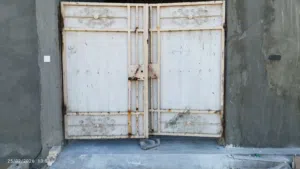 باب كراج مترين ونصف مستعمل للبيع