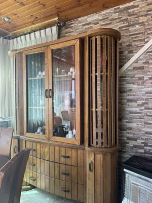 طاولة سفرة مع بيرو