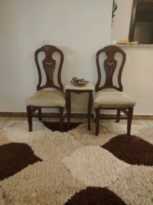 كراسي بالطاولة للبيع