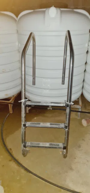 سلالم برك سباحة عدد 4