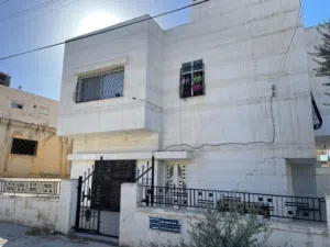 بيت طابقين للبيع