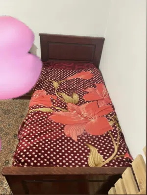 سرير نوم مفرد تفصيل مستعمل