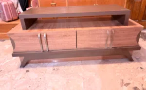 ميز تلفزيون للبيع