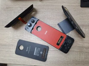 Moto Z3 Pley+Z4  الهاتف المتحول مع أجمل الإضافات