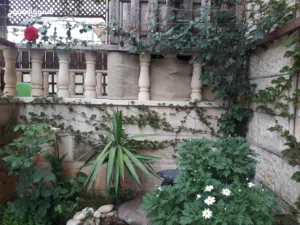 140 Sq. mtr. 3 bed, D/D furnished ground floor apartment.