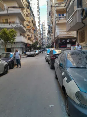 شقه للبيع دور اول علوي العصافرة بين المترو و جمال عبد الناصر